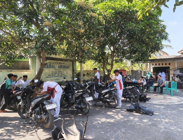 Wujud Kepedulian, Ponpes Jabal Hikmah Gandeng SPS Motor Paok Motong Gelar Servis dan Ganti Oli Gratis