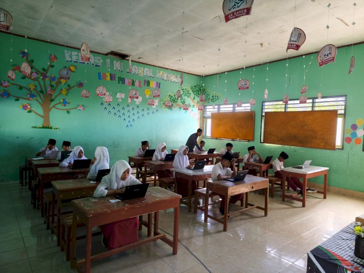 Mi Jabal Hikmah dengan Leptop