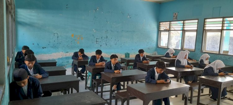 SMP Islam Jabal Hikmah dengan Smartphone